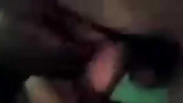 Узбекская шлюха глубоко сосет хер