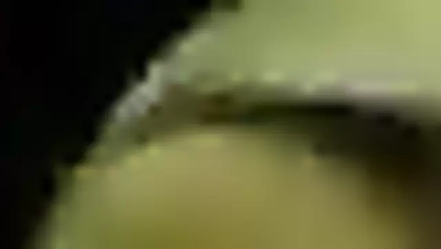 Круглолицая узбечка ласкает киску