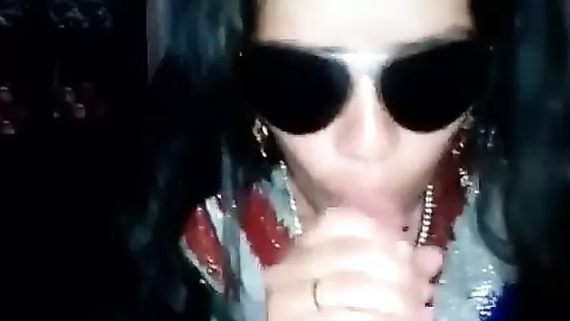 Узбекская шлюха страстно сосет