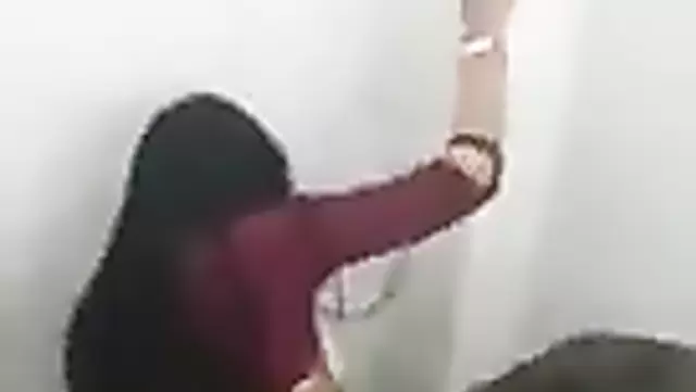 Узбекская сучка изменяет в туалете